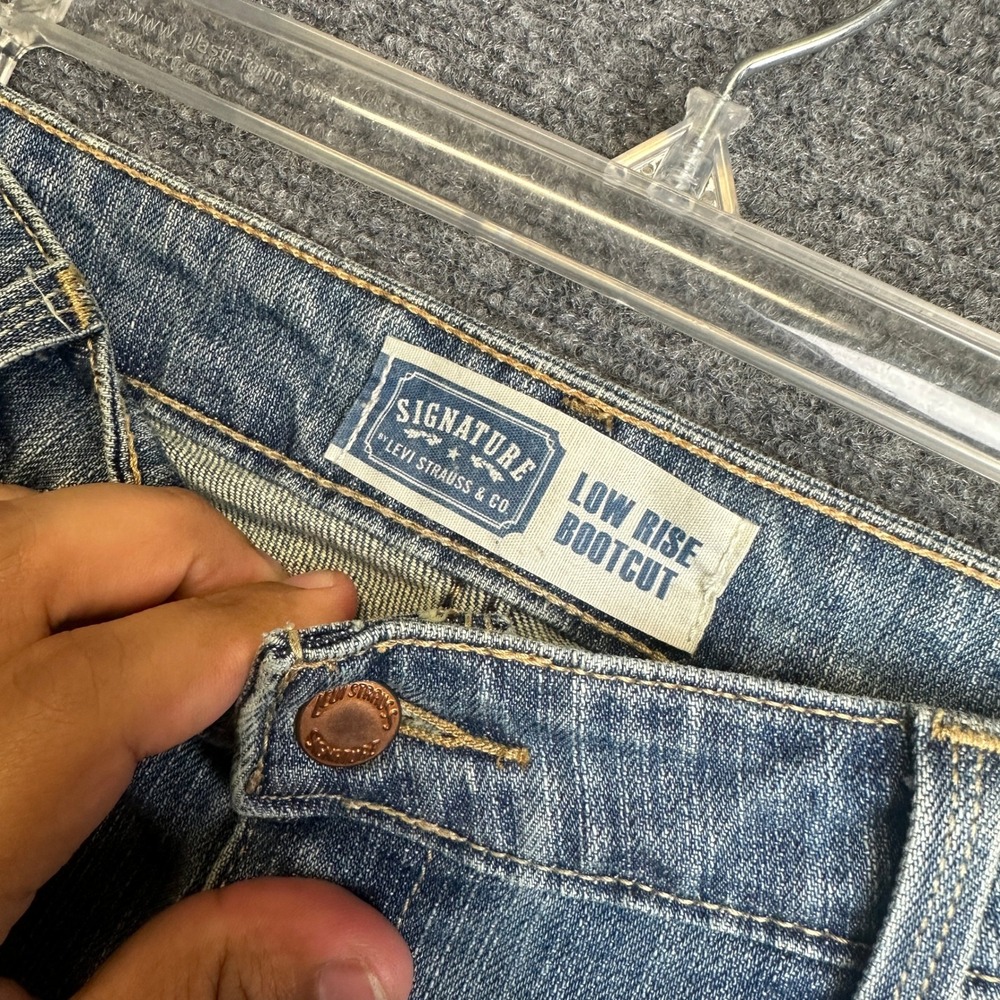 Signature by Levi Strauss Co Low Rise Bootcut Womens 10 Short Blue Jeans Y2K - Picture 4 of 14